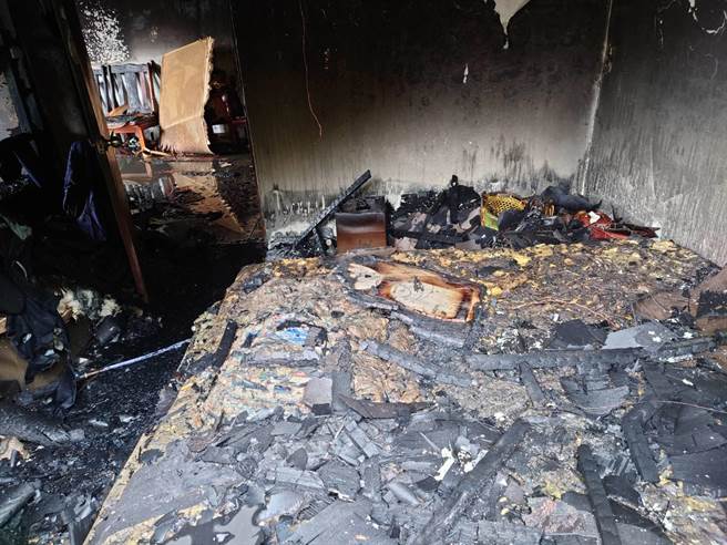 苗栗县泰安乡锦水村圆墩部落1间民宅发生火警，林姓屋主被呛昏送医急救，屋内家俱已被烧毁。（读者提供／谢明俊苗栗传真）