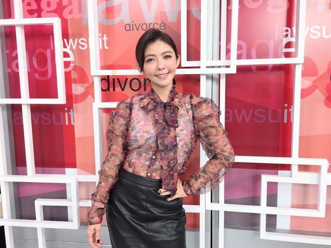 芳瑜对于父母离婚有切身之痛。（和展影视提供）