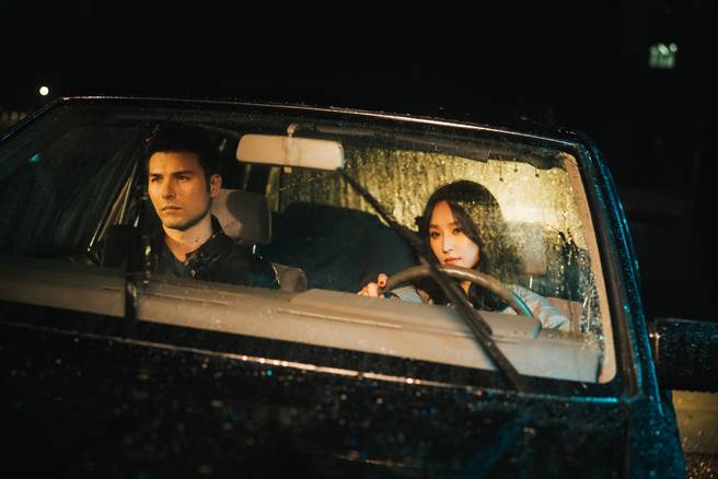 法蘭邀鳳小岳獻聲推出〈摔碎〉男女對唱版本。(相映國際提供)