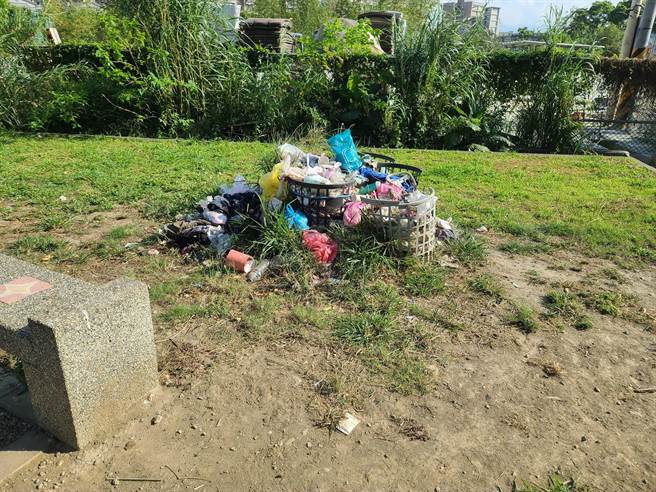 新北市树林高铁绿廊道启用3年多来，乏人问津，变成违停、垃圾堆积空间；地方民眾盼增设多元设施，提高使用意愿。（苏益和提供）