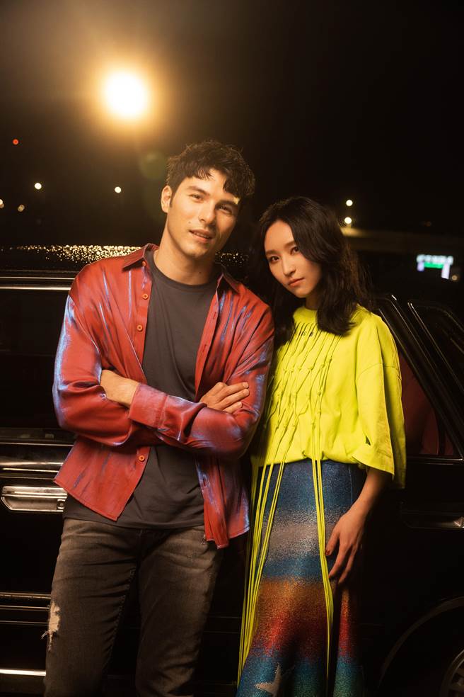 法蘭邀鳳小岳獻聲推出〈摔碎〉男女對唱版本。(相映國際提供)