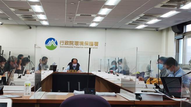 「台中都會區大眾捷運系統藍線建設計畫」今天二度送至環保署專案小組審查，最後專案小組要求補正再審。（林良齊攝）