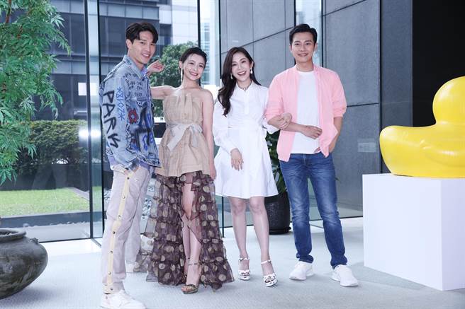 龙语申、吴婉君、王宇婕及林则希出席「追爱四人组」记者会。（罗永铭摄）