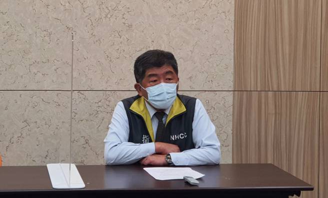 陈时中说明，ACIP委员对于5到11岁儿童基础剂、12到17岁青少年追加剂皆决议「暂不施打」，但同意12到17岁青少年施打莫德纳做为基础剂。 （陈人齐摄）