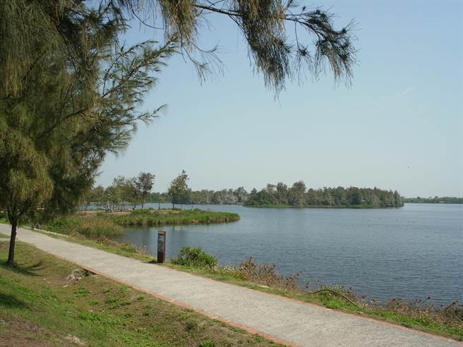 发展休閒产业，云林县口湖乡宜梧滞洪池规画露营区。（张朝欣摄）