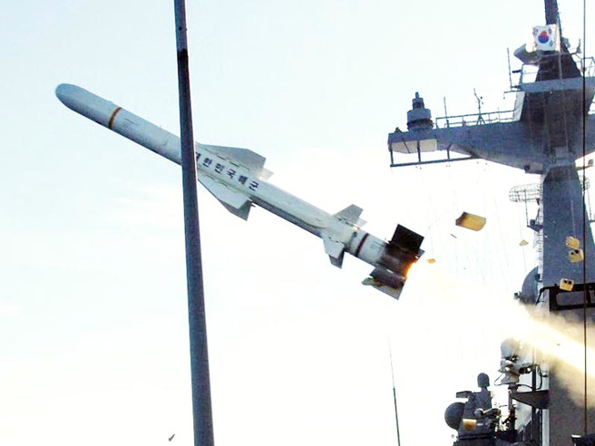 被称为韩国鱼叉的 SSM-700K「海星2型」(HAESEONG-2)反舰陆攻飞弹。(图/韩国国防部)