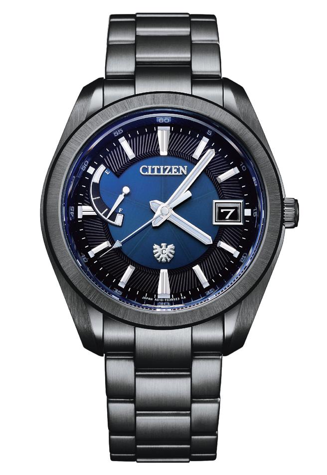 The CITIZEN搭载高精准A010机芯的光动能万年历表，12万3000元。（CITIZEN提供）