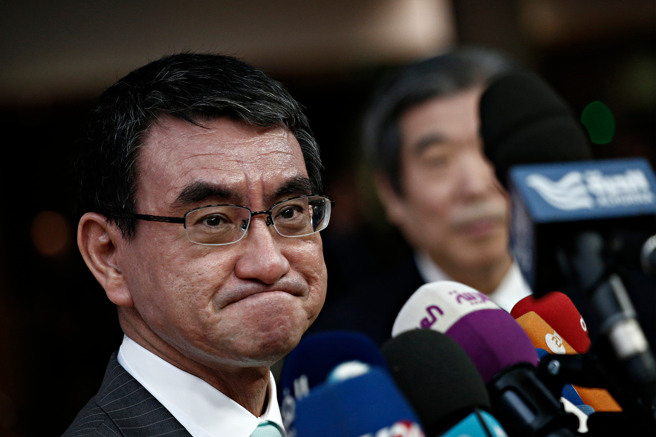 河野太郎表示，若国际社会减轻对俄罗斯的经济制裁，恐成为中国大陆攻击台湾的诱因。（达志影像／shutterstock）