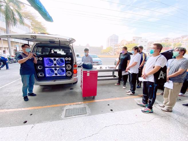 高英工商教师跨领域研习。（校方提供）