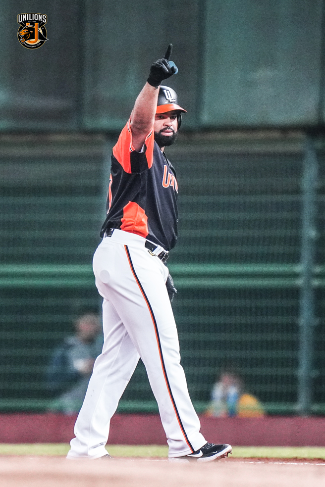 統一獅洋炮羅薩熱身賽首度出賽。（統一獅提供）