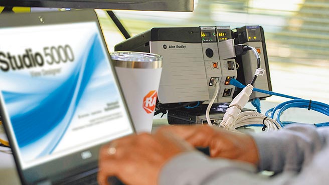 将任一PanelView 5000终端机连接至洛克威尔自动化Logix控制器（版本33以上），即可进行自动化诊断。图／洛克威尔自动化提供