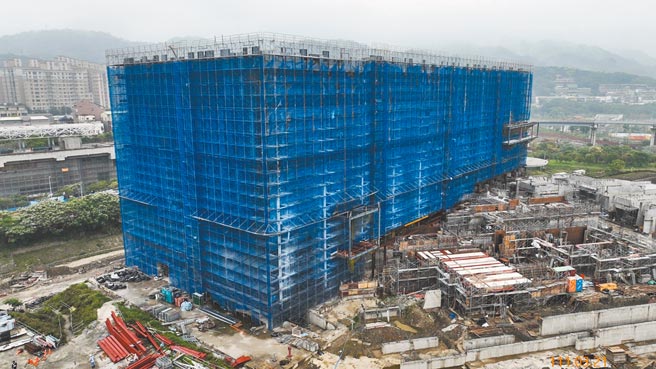 新北市立美術館原定7月完工，受缺工、缺料影響，延宕至年底，戶外園區可望於9月先行開放。（新北市文化局提供／陳慰慈新北傳真）