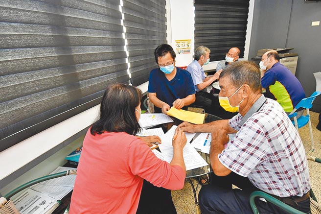 彰县府辅导未登记工厂纳管，举办过10场大小型座谈会和说明会。（吴敏菁摄）