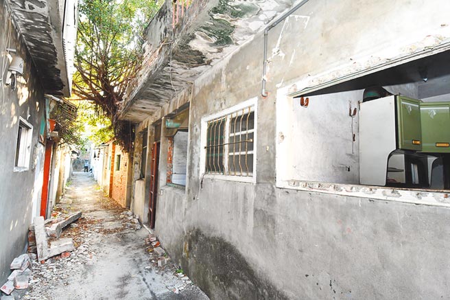 八卦山下廢墟老眷村中興庄，充滿傳奇色彩，彰縣府投入3300萬元，啟動第一期景觀修復工程，並徵選青創駐村活化，預先釋出6個單元。（吳敏菁攝）