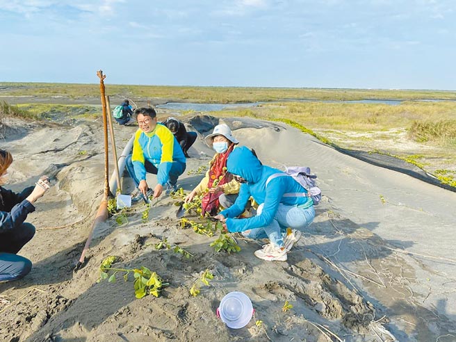 第四河川局在云林县麦寮乡推动浊水溪地方创生，公民参与永续扬尘防制。（第四河川局提供／张朝欣云林传真）