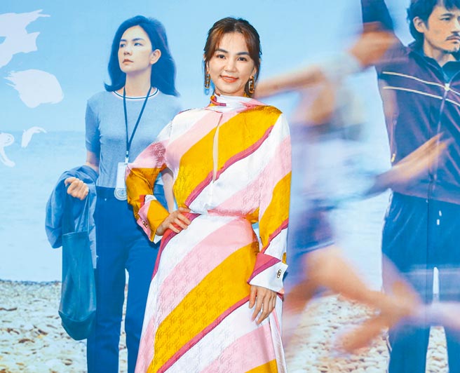 Ella昨出席电影《野夏天》首映记者会，分享电影台前幕后甘苦谈。（粘耿豪摄）