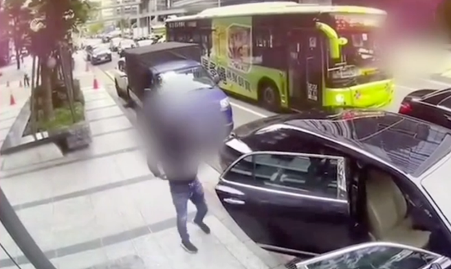 萬豪酒店賓利車遭槍擊案，犯案過程及攻堅畫面曝光。(戴志揚翻攝)