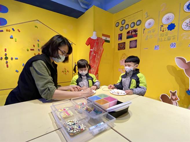 印度绘画「蓝果丽」，享受涂鸦的快乐。（图由世界宗教博物馆提供）