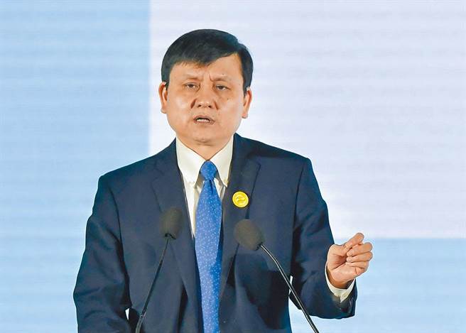 上海市新冠肺炎医疗救治专家组组长张文宏表示，上海此次流行的Omicron亚型变异株BA.2传染力是早期的3到5倍。（中新社）