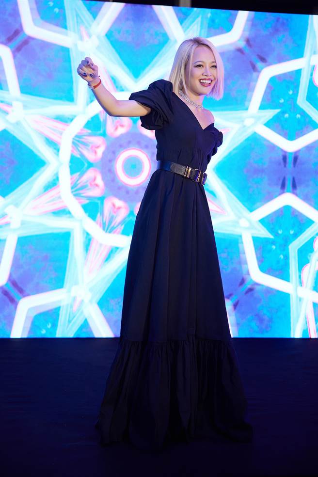 戴爱玲昨举办发片派对。（华纳音乐提供）