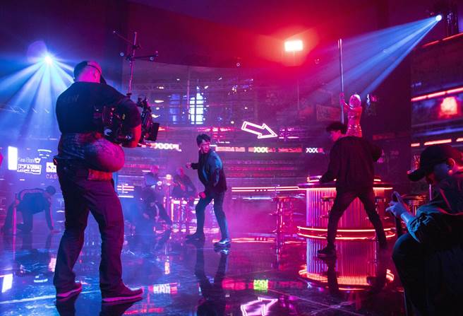 世新大學LVS智能攝製基地啟動產學合作，概念影片邀來名導鄺盛拍攝科幻短片。(世新大學提供／李侑珊台北傳真)