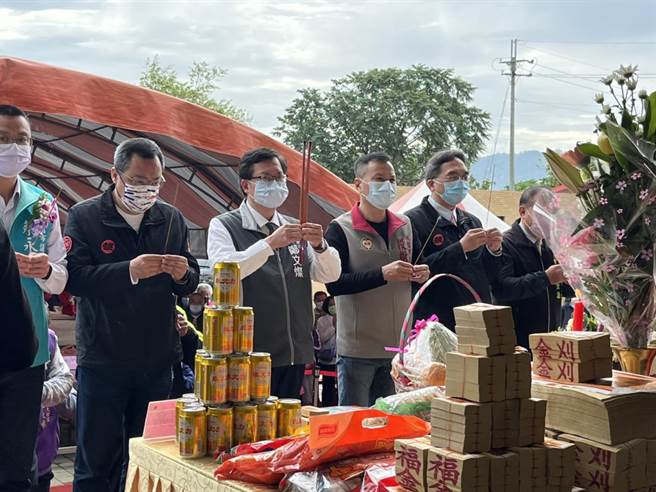 桃园市长郑文灿25日出席111年八德生命纪念馆及大安公墓春祭大典。（陈梦茹摄）