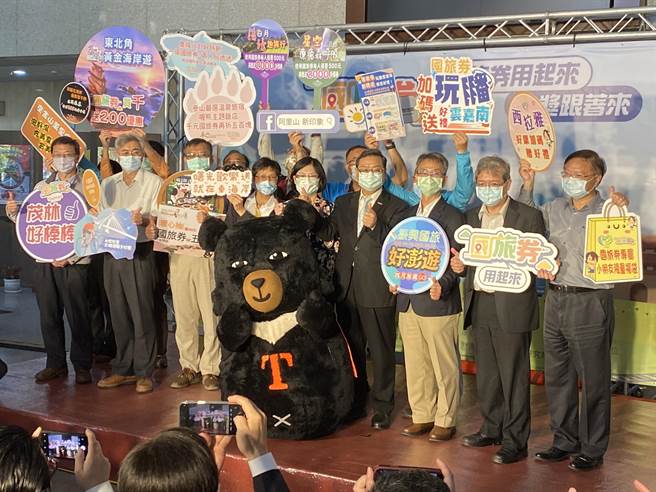 国旅券使用期限将于4月30日到期，目前使用率约5成，交通部观光局为鼓励民眾多使用国旅券出游，推出用券抽大奖活动。（陈佑诚摄）