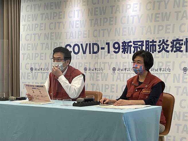 新北防疫旅馆有一例境外确诊被改判本土，新北市卫生局长陈润秋今表示，该案例疑似有未戴口罩，开门外出的行为，怀疑因此受到感染，将召回当时的住户採检。（蔡雯如摄）