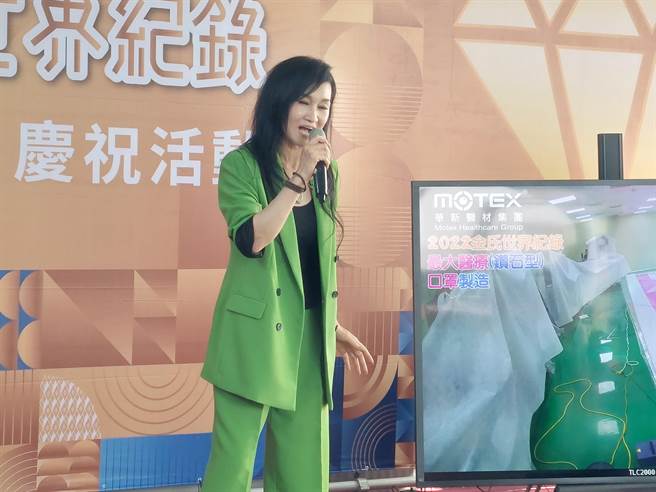 金嗓歌手張蓉蓉演唱經典老歌。（謝瓊雲攝）