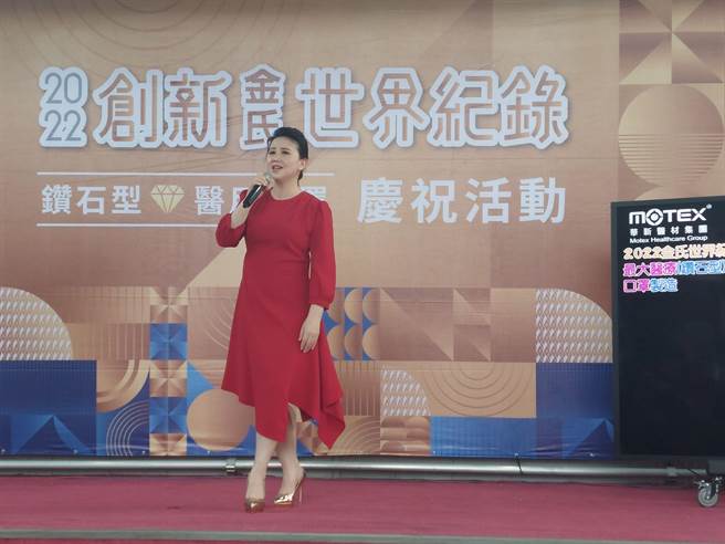 台語女唱將林喬安帶來美聲演出。（謝瓊雲攝）