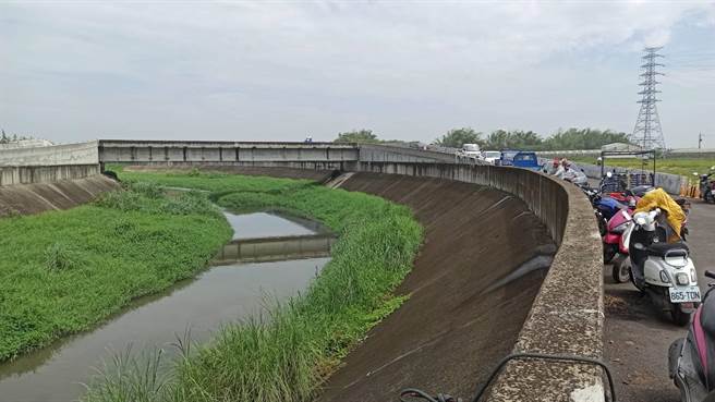 横跨后壁菁寮大排的行沙桥，25日举行完工谢土典礼。(张世贤服务处提供／刘秀芬台南传真)