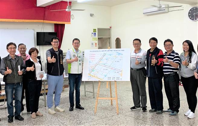 立委張廖萬堅與市議員林祈烽25日舉行「老舊自來水管線汰換」施工前說明會，6000多萬經費由自來水公司負擔，預計4月清明連假後進場施作，8月底前完工。（盧金足攝）