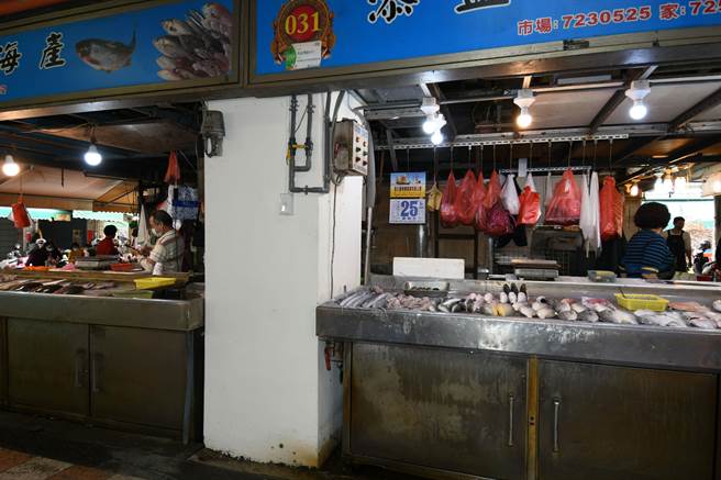 民权市场一楼的柱子在去年底前即先行改善完成。（吴敏菁摄）