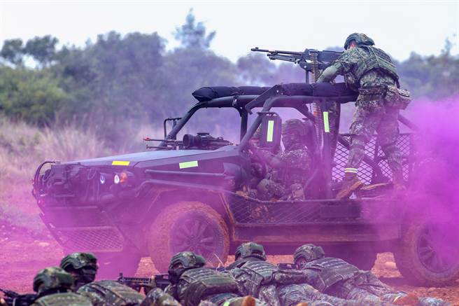 陸軍特種作戰指揮部特戰第五營執行為期18天的「戰術任務訓練」，融入歷年訓練經驗、應用射擊及陸空通聯等訓練元素。（鄧博仁攝） 