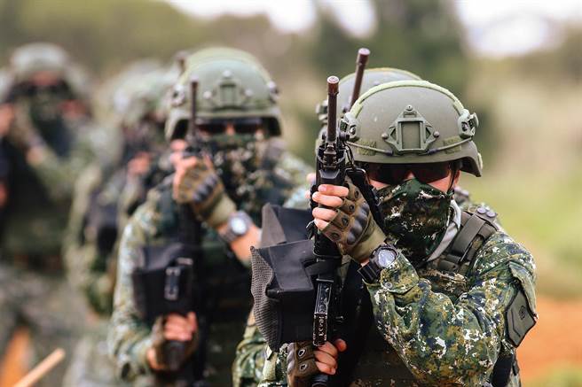 陸軍特種作戰指揮部特戰第五營3月15日至4月1日執行「戰術任務訓練」，在新竹坑子口靶場進行小部隊特種作戰訓練。（鄧博仁攝）