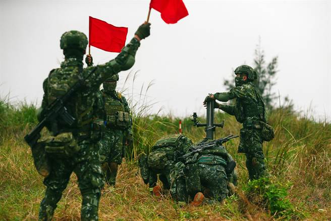 陸軍特種作戰指揮部特戰第五營展開為期18天的「戰術任務訓練」，25日在新竹坑子口靶場進行小部隊特種作戰訓練，官兵進行伏擊作戰等操演項目。（鄧博仁攝） 