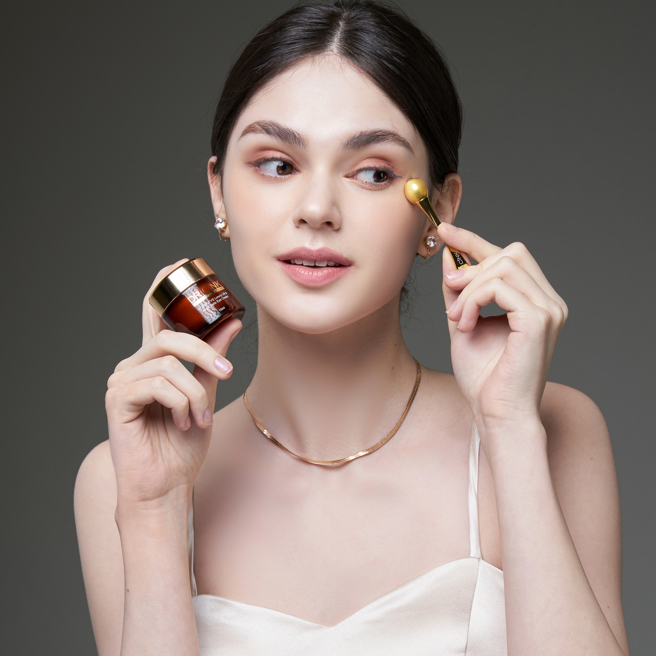 DR.CINK逆龄抗痕花蜜赋活眼霜。（图／品牌提供）