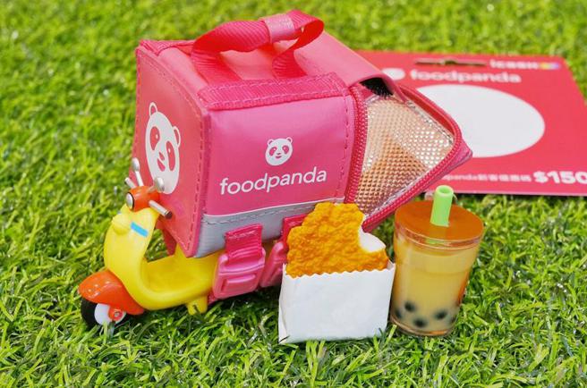 （造型卡再掀话题，foodpanda经典粉红外送箱也变成icash2.0。图／爱金卡公司提供）