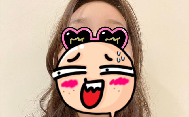 女网友买来1款瘦脸用具，该用具硅胶材质和奇特造型让女网友想歪笑说「好像另有其他用途……我老公看到我戴这个，那眼神都不同了」。（翻摄自脸书「爆废公社」）