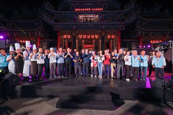 已停办两年的高雄内门宋江阵，在高雄市长陈其迈、内门顺贤宫董事长黄富义等人宣布下，开启2022宋江阵活动。(高雄市新闻局提供／林雅惠传真)