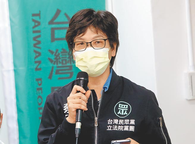 英系介入鏡電視董座之爭，知情人士透露，除了蔡英文總統親信洪耀福連日致電股東要求支持前中華電信董事長鄭優外，英系某地方首長也加入協調，才讓反裴偉派股東決定轉向。民眾黨立委蔡壁如昨痛批，這是典型的「民不與官鬥」，當政治黑手操弄媒體，也是民主危機的開始。（本報資料照片）