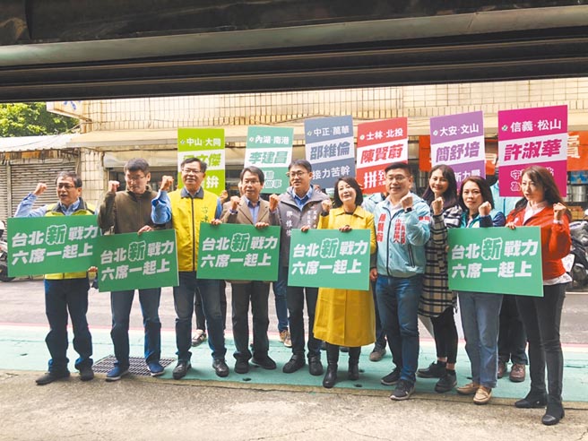 新潮流立委吳思瑤、沈發惠及賴品妤及議員周威佑，陪同議員李建昌、許淑華、梁文傑、簡舒培、擬參選人陳賢蔚、邵維倫一同登記初選。（楊亞璇攝）
