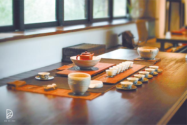 台北101顶楼云端品茗之旅，由专业品茶师带领体验茶艺文化，2800元起。（台北101提供）