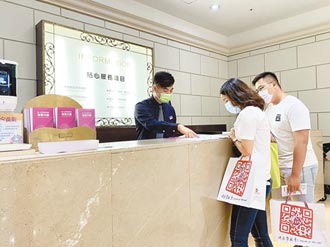 2022臺灣服務業大評鑑-  金牌企業系列報導－暢貨中心義大世界購物廣場 打造顧客快樂購物環境