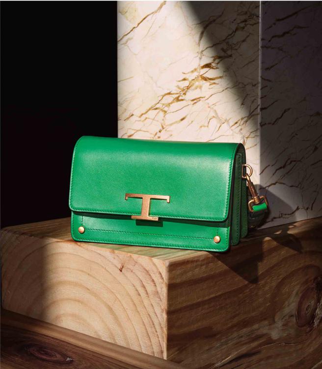 Tod’ｓT Timeles亮绿色肩背包，7万3600。（Tod’ｓ提供）