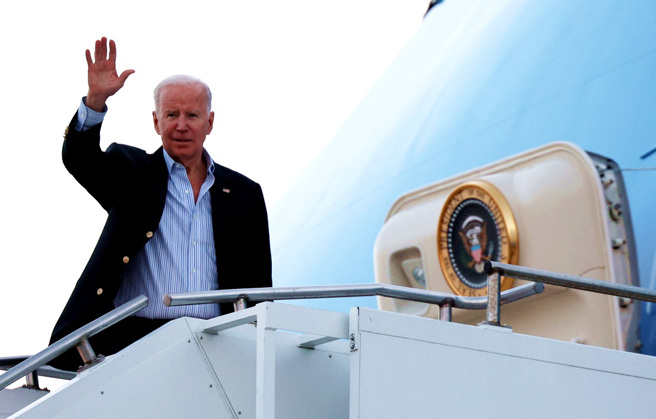 美国总统拜登25日赴波兰边境城市热舒夫（Rzeszow），视察驻当地美军，接下来他将在华沙发表重大演说。（图／路透社）