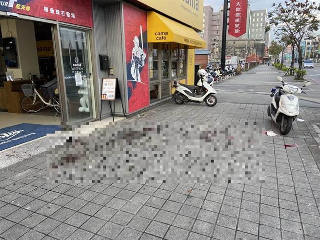 27岁李姓男子疑因19岁郑姓前女友与王姓男友有口角纠纷，伙同友人持刀砍伤王男。（翻摄画面）