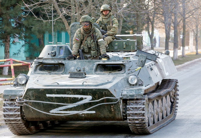 俄罗斯国防部25日公布俄军最新伤亡人数，1351名士兵阵亡、3825人受伤。图为乌东地区亲俄分离份子。（图／路透社）