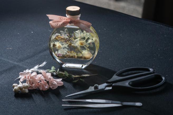 Lexus Glamping春游野营手作浮游花扩香瓶体验。（陈大任摄）