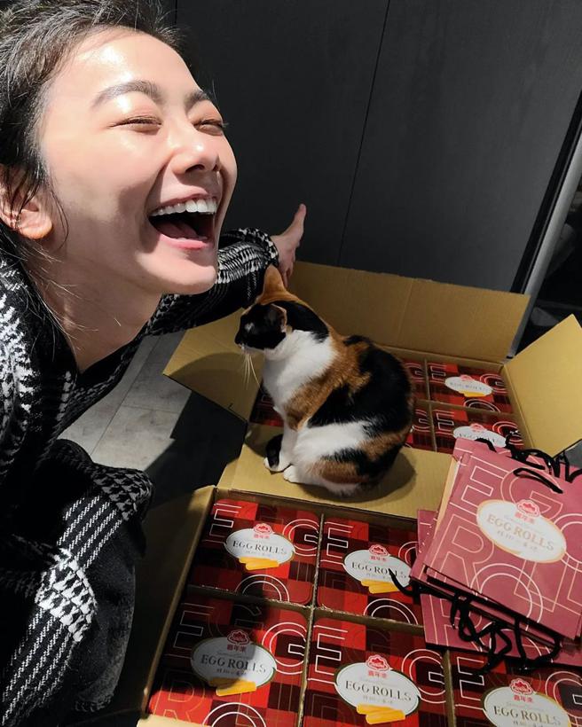 艺人邵庭于直播时妥瑞症发作，遭受不知情网友酸盐酸语 (图/邵庭脸书)